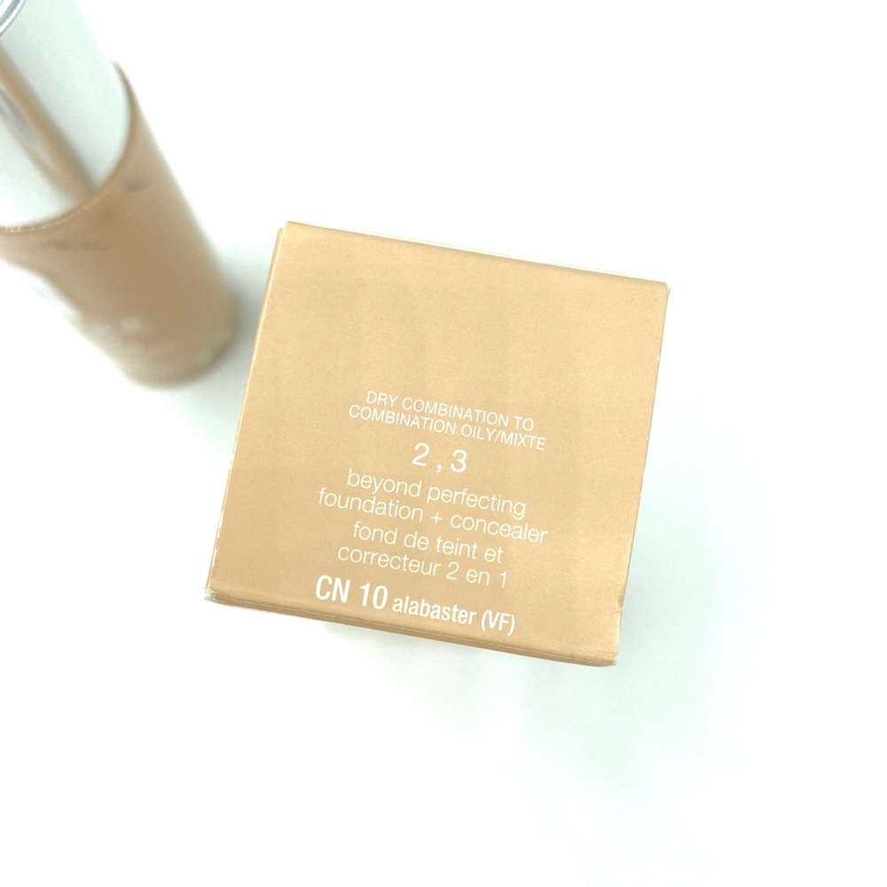 Clinique Beyond Perfecting Foundation + Concealer - Picture 2 of 2
